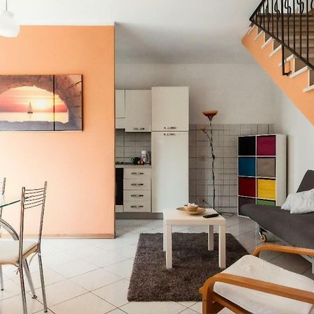 لوكا La Casina Gialla Independent House - Near The Walls المظهر الخارجي الصورة