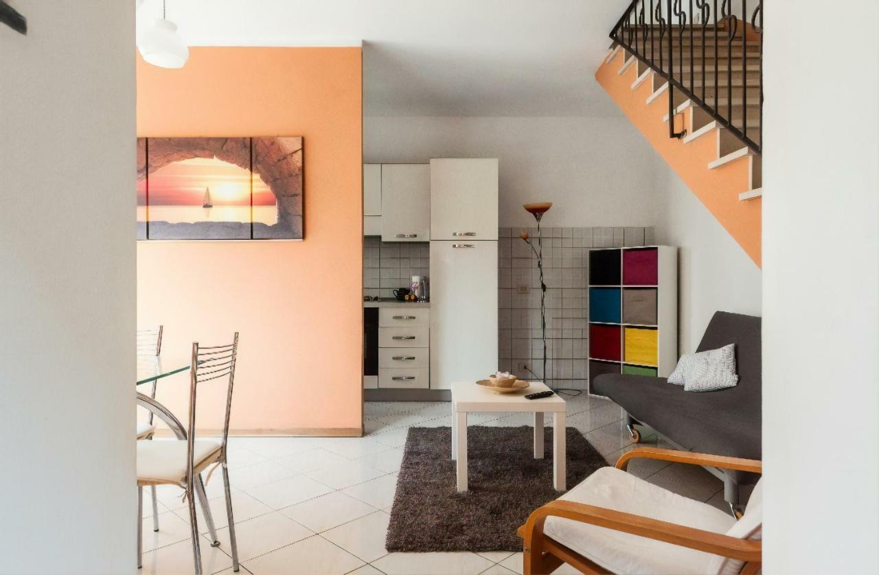 لوكا La Casina Gialla Independent House - Near The Walls المظهر الخارجي الصورة